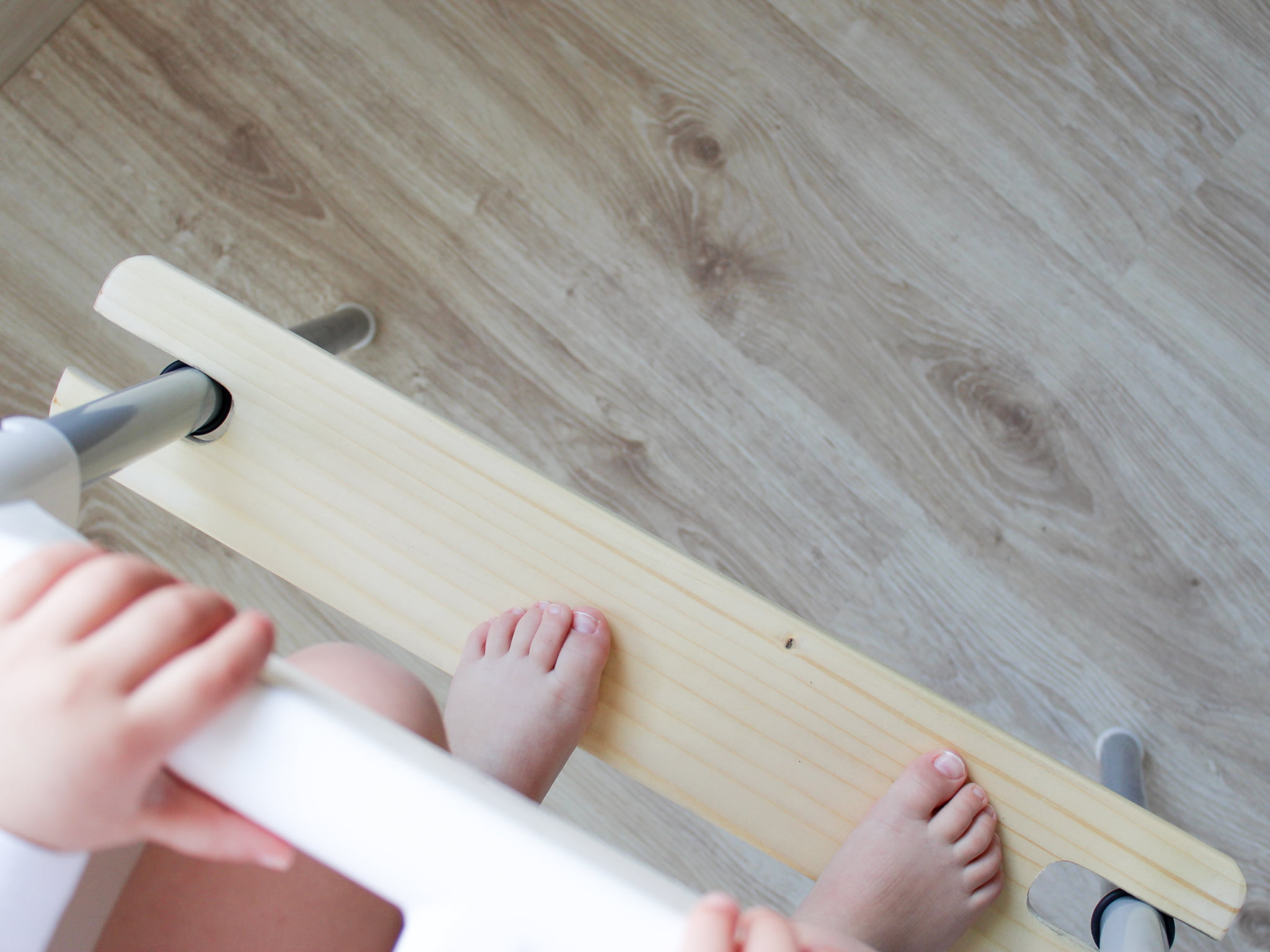Reposapiés de madera para trona Ikea Antilop - Baby Eleven Handmade
