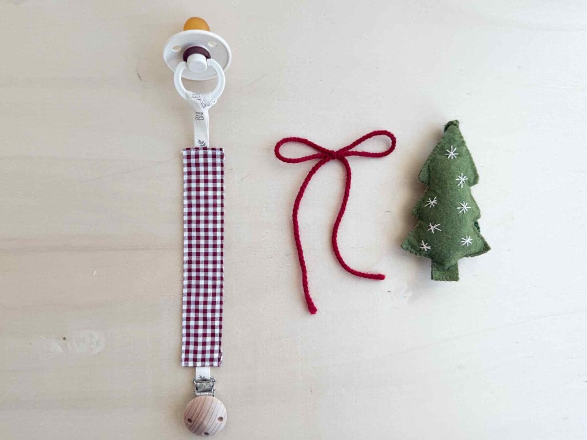 chupetero-de-tela-vichy-burdeos