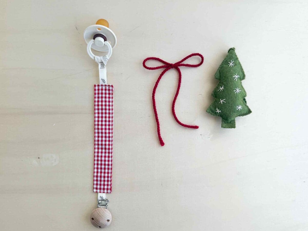 chupetero-de-tela-vichy-rojo