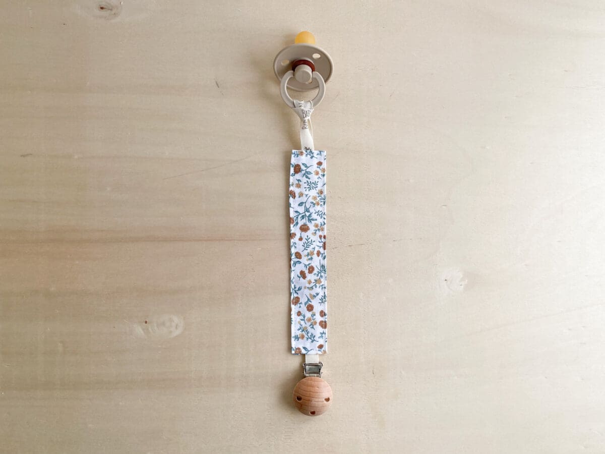 chupetero-de-tela-lion-copia