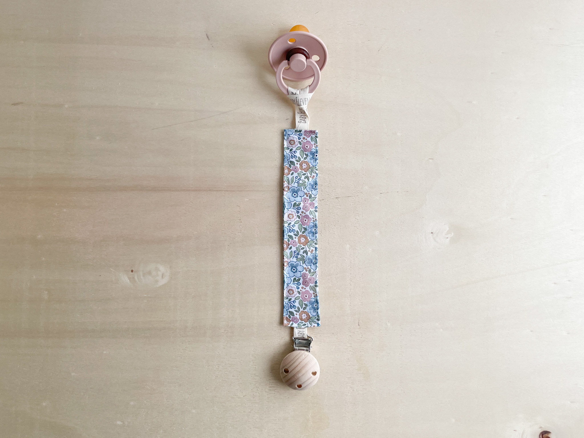 Chupetero de Tela Flores Leyte